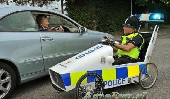 Dziwne pojazdy policyjne