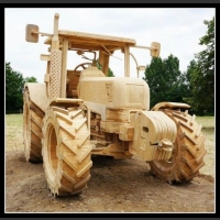 Drewniany Traktor